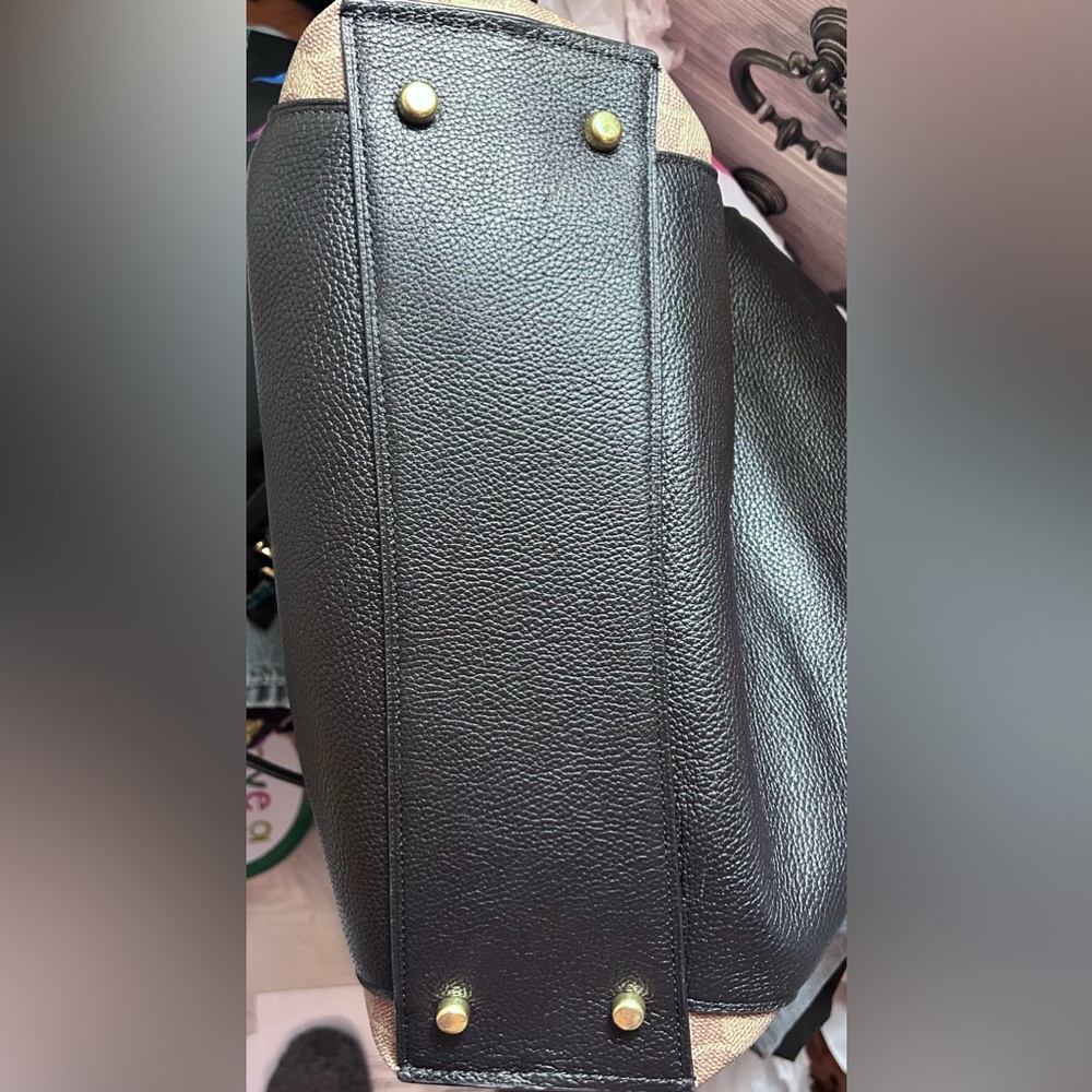 Coach Black Pebbled Leather Shoulder Bag with Taupe Signature Sides - Picture 7 of 9